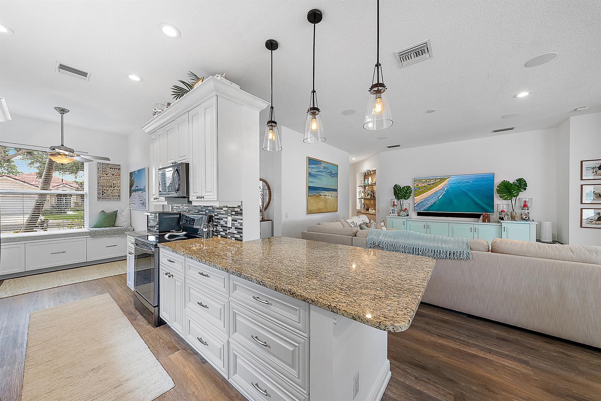 104 S Hampton Drive