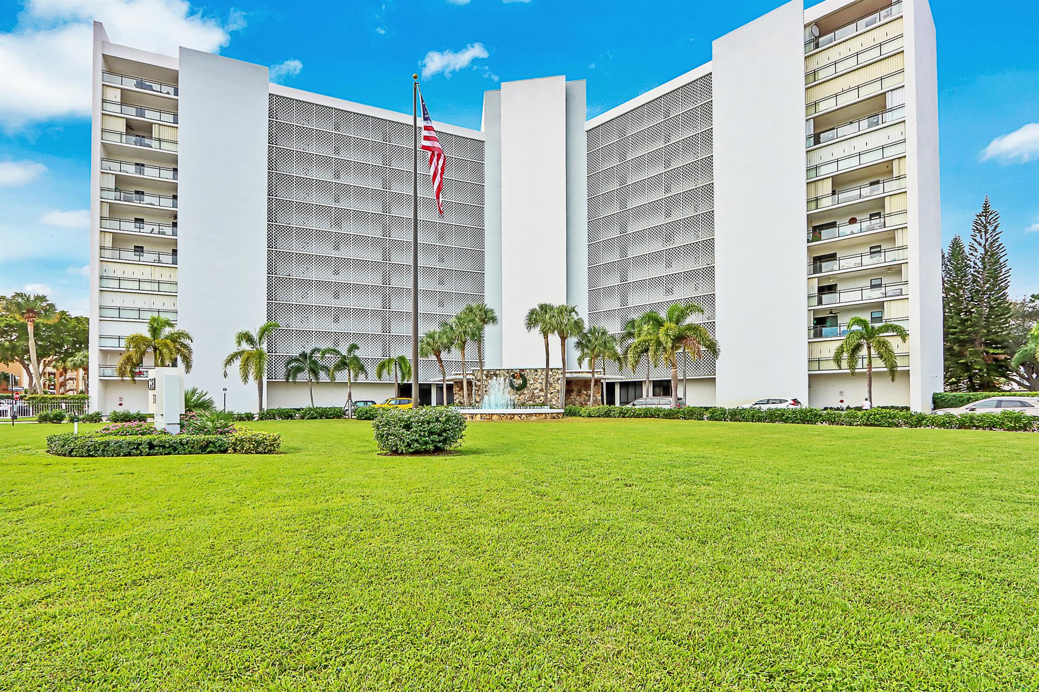336 Golfview Road 1002