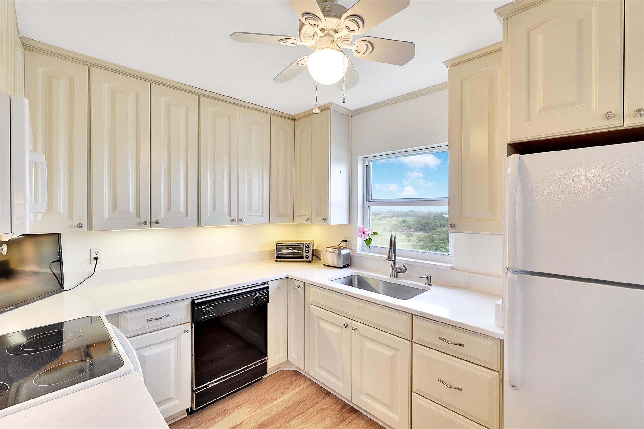 336 Golfview Road 1002