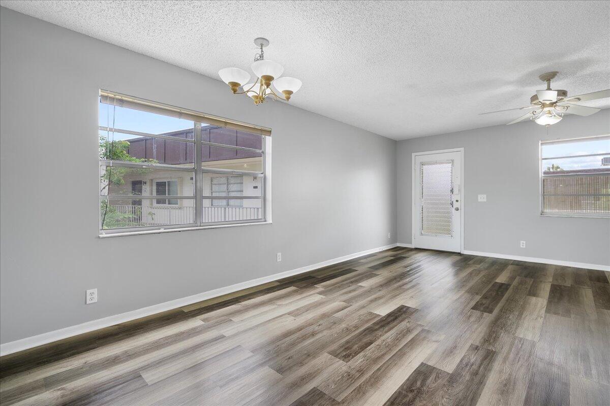 711 Normandy O 711