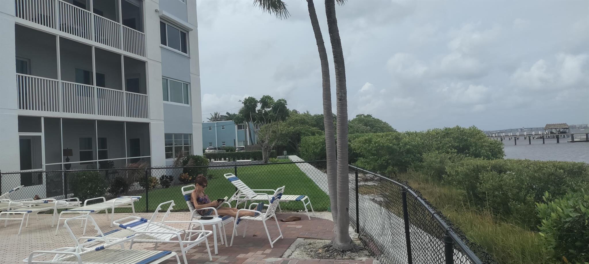 1502 S Lakeside Drive 107