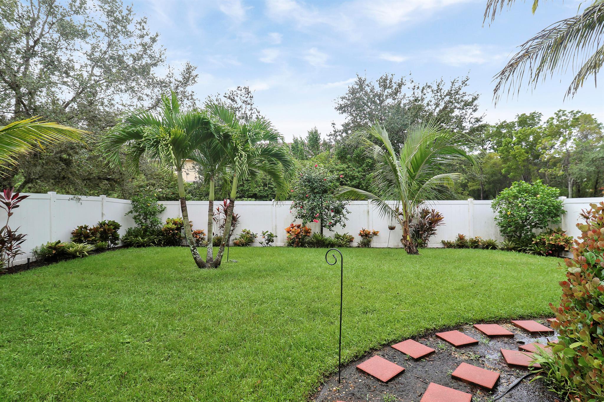 3225 SW Porpoise Circle