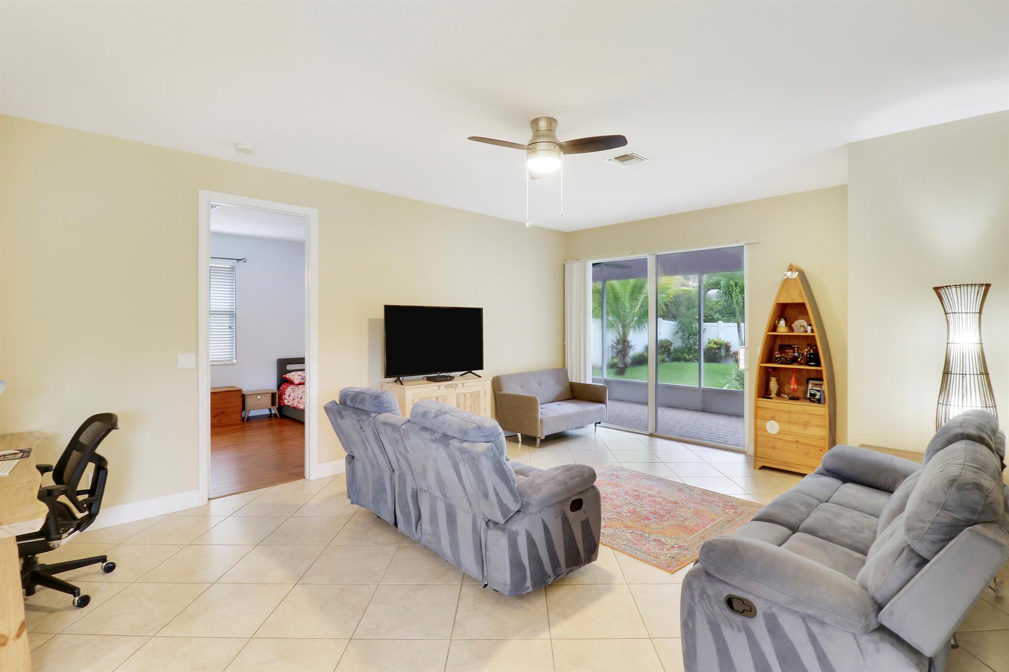 3225 SW Porpoise Circle