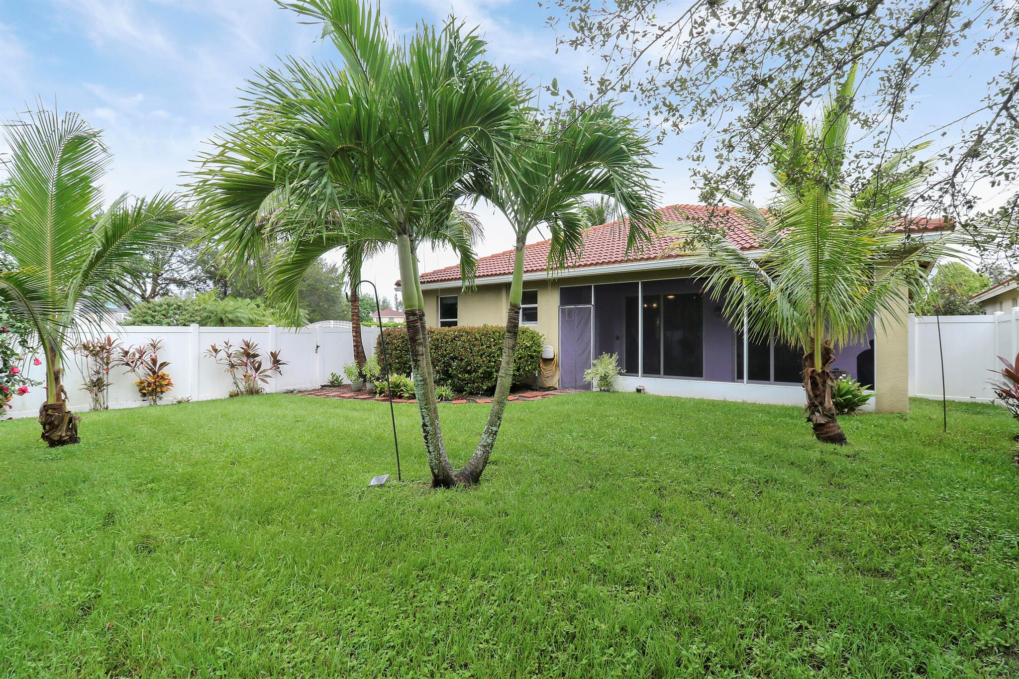 3225 SW Porpoise Circle