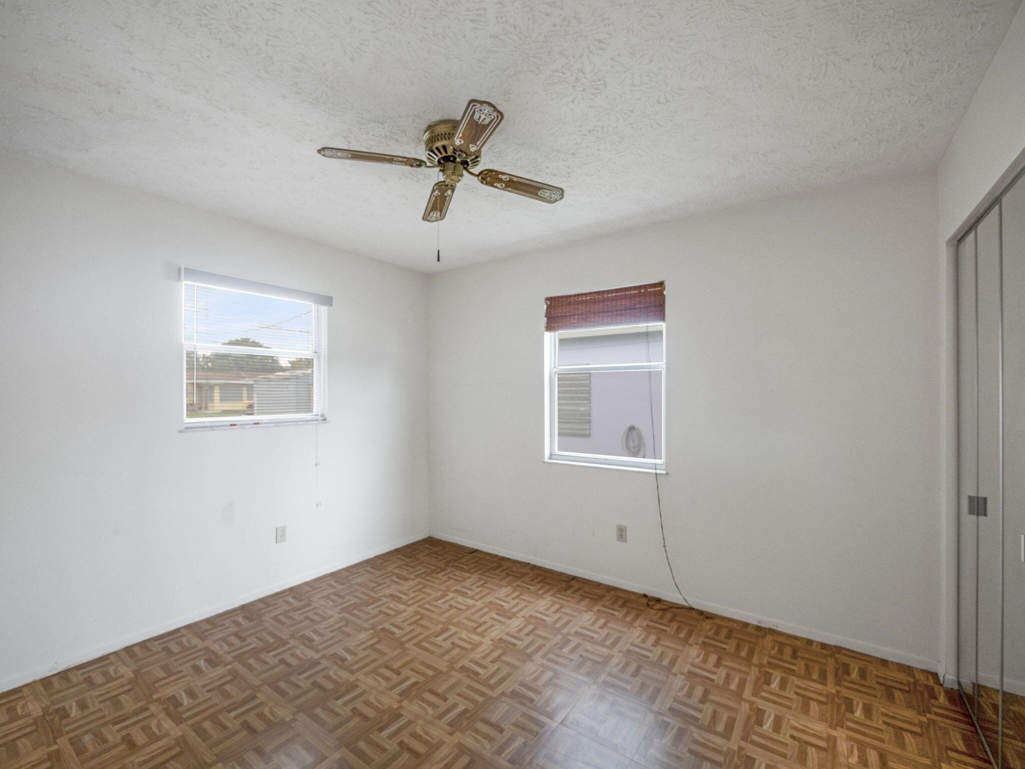 464 SW Dolores Avenue
