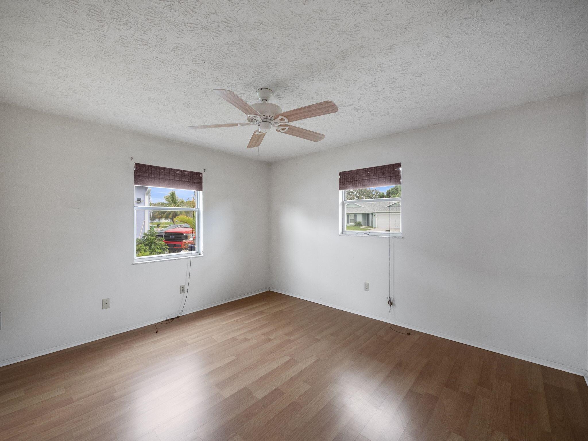 464 SW Dolores Avenue
