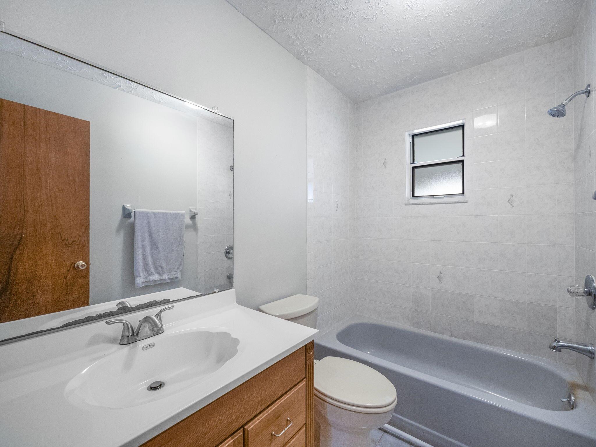 464 SW Dolores Avenue