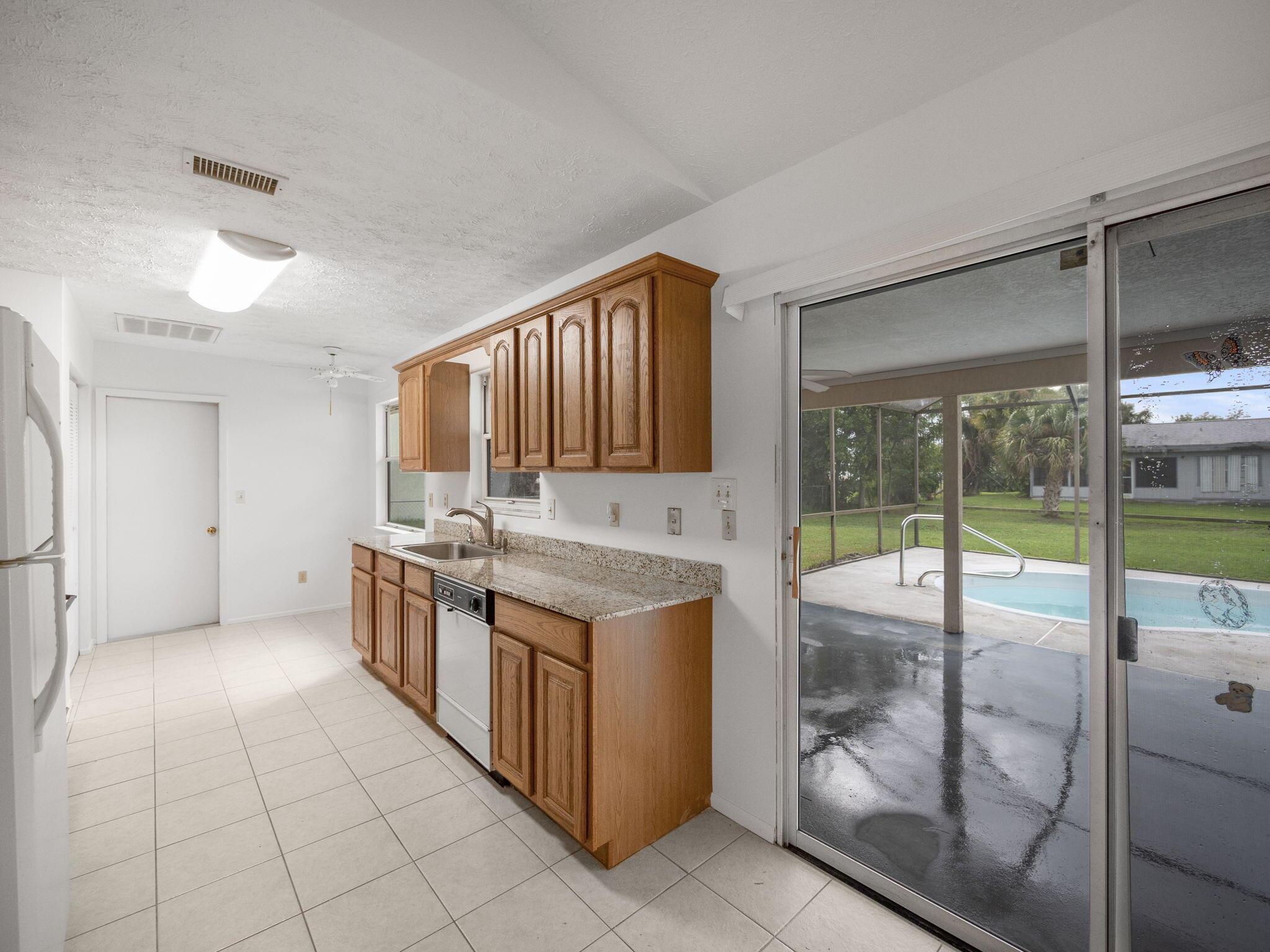 464 SW Dolores Avenue