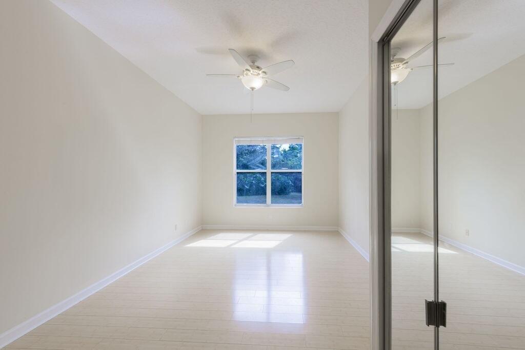 546 SW New Castle Cove