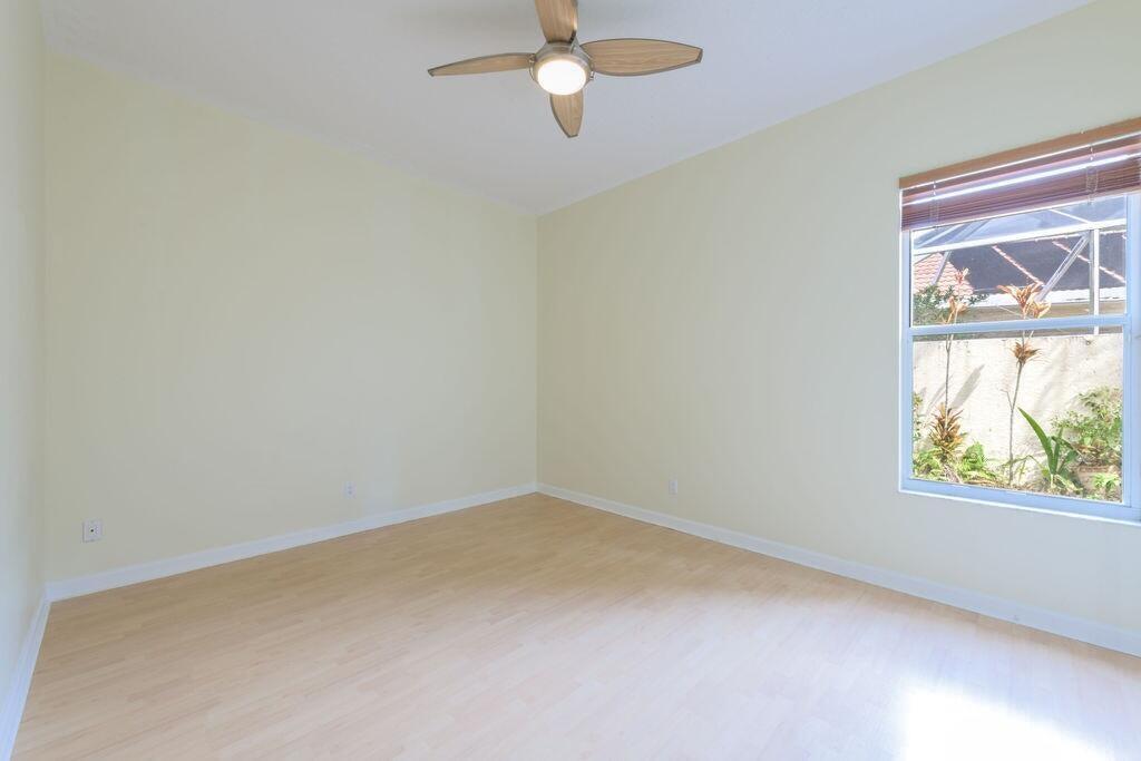546 SW New Castle Cove