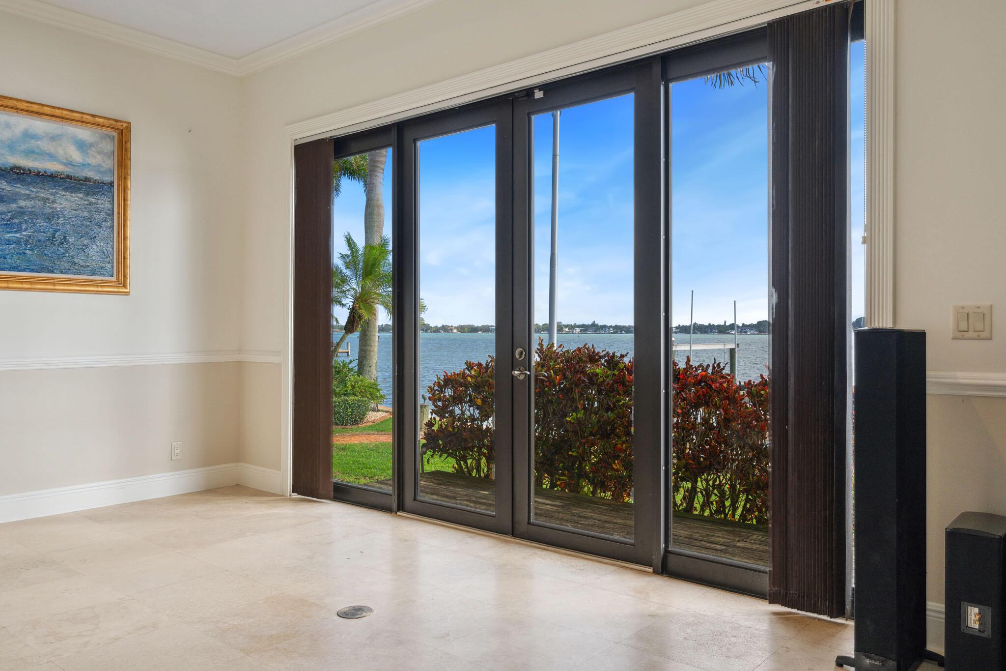 10 Yacht Club Place