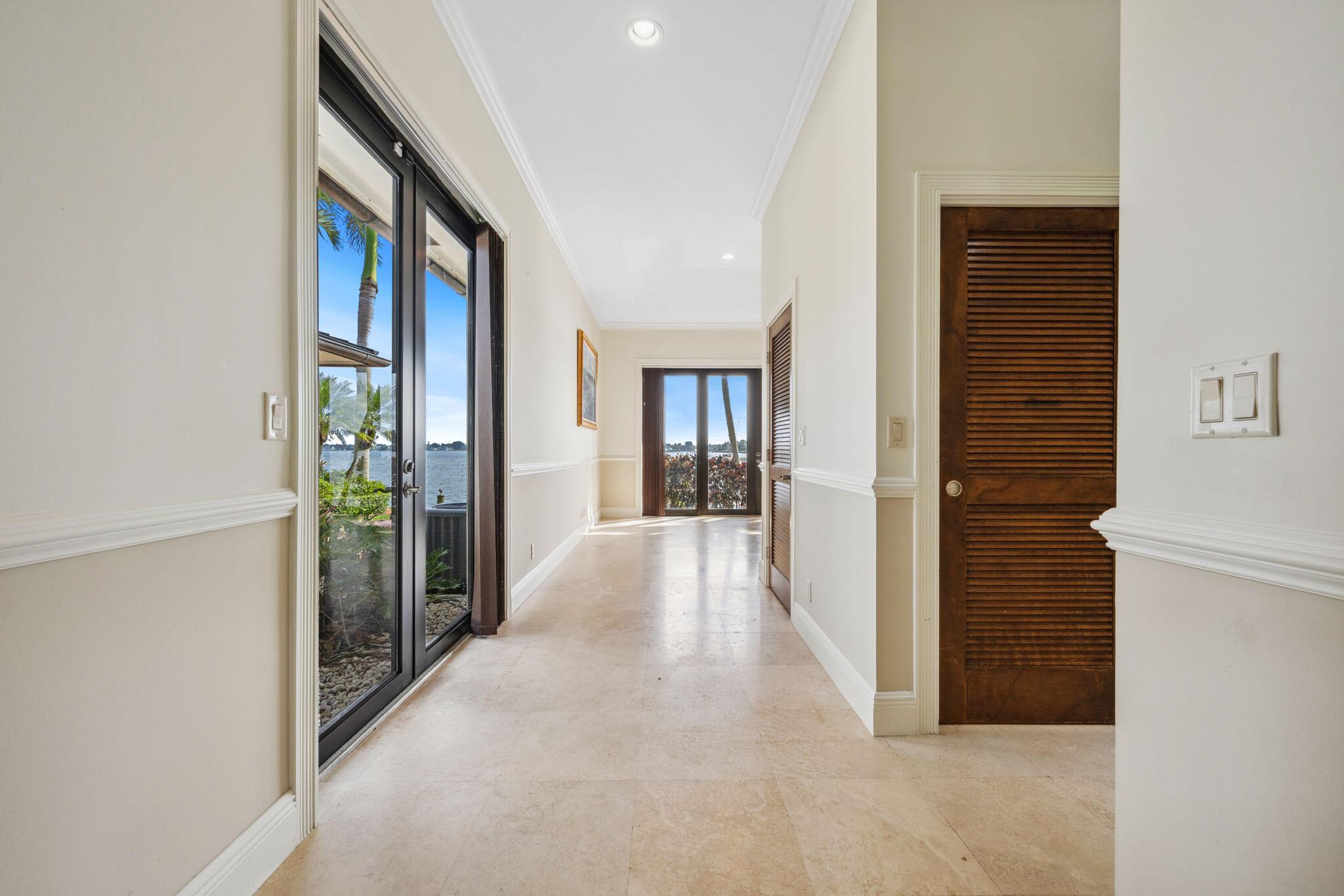 10 Yacht Club Place