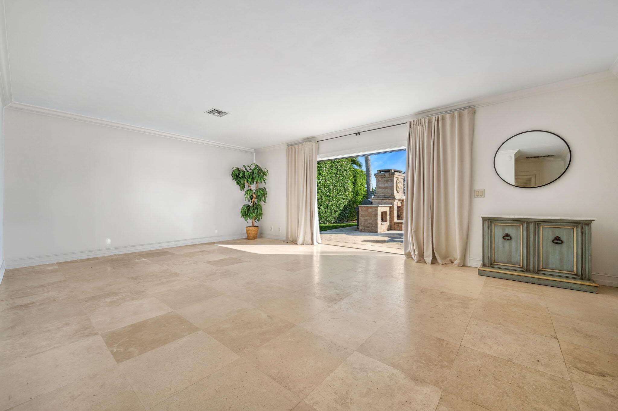 10 Yacht Club Place