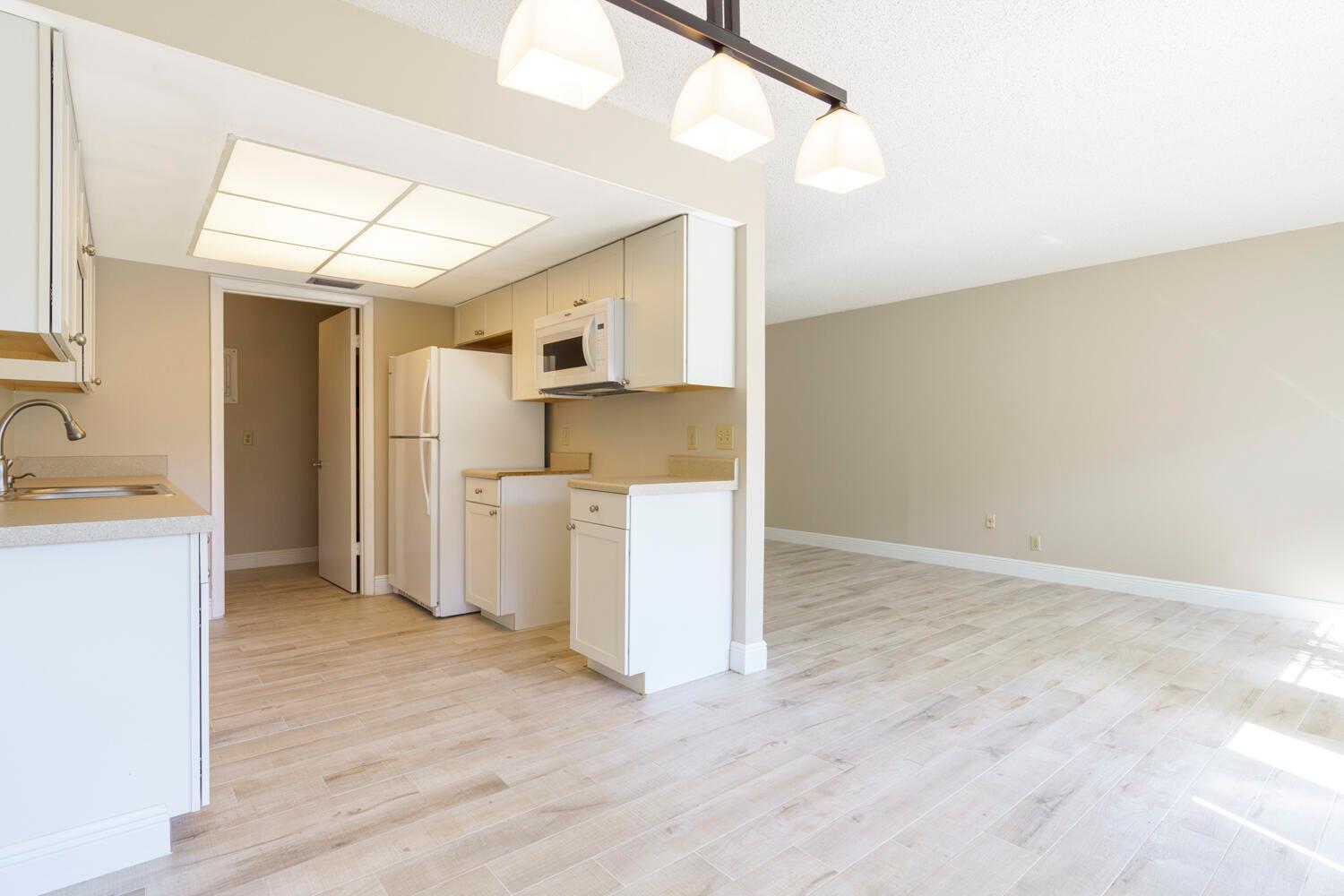 431 Lakes Boulevard 2120 C