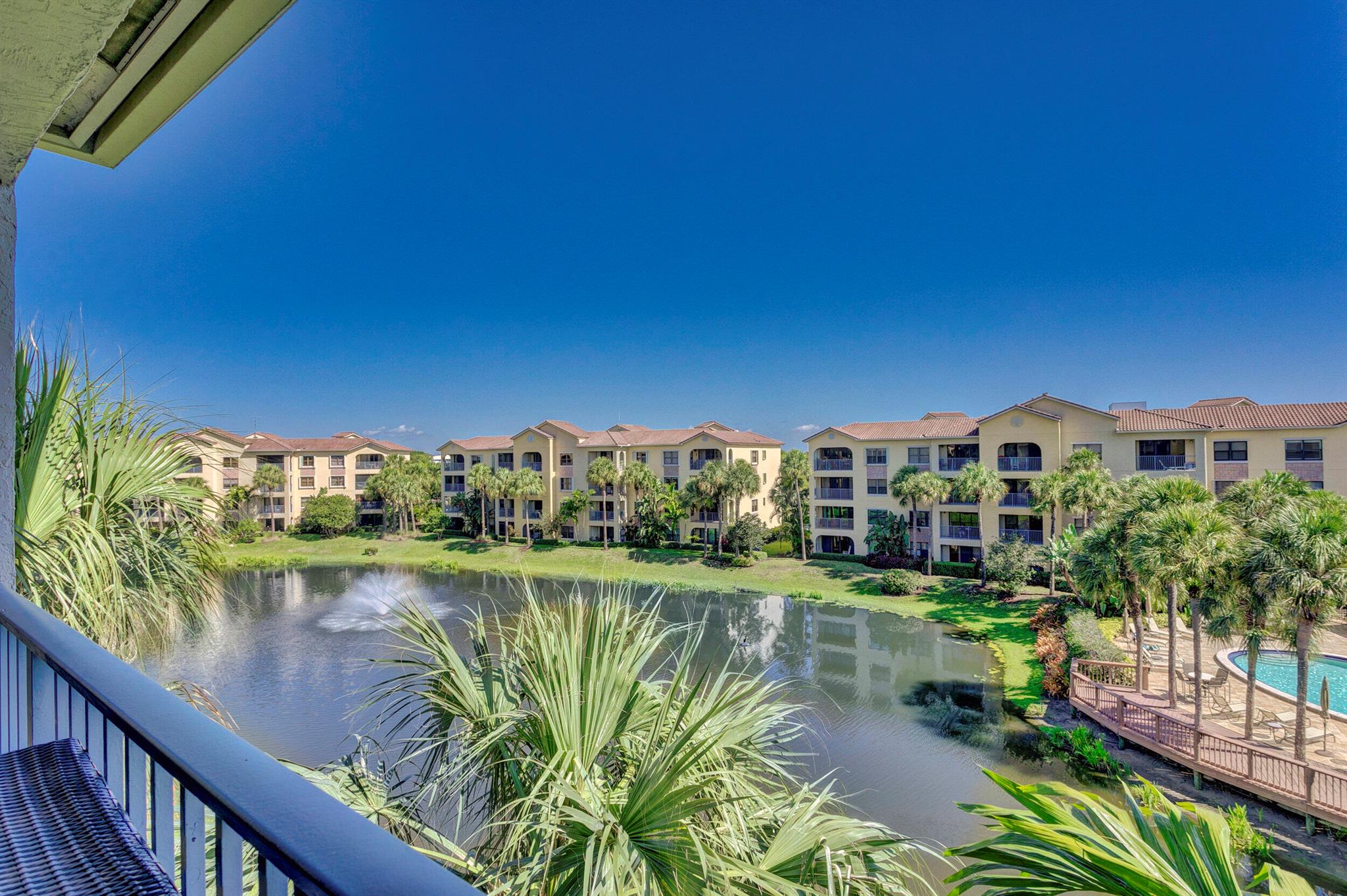 500 Uno Lago Drive 402