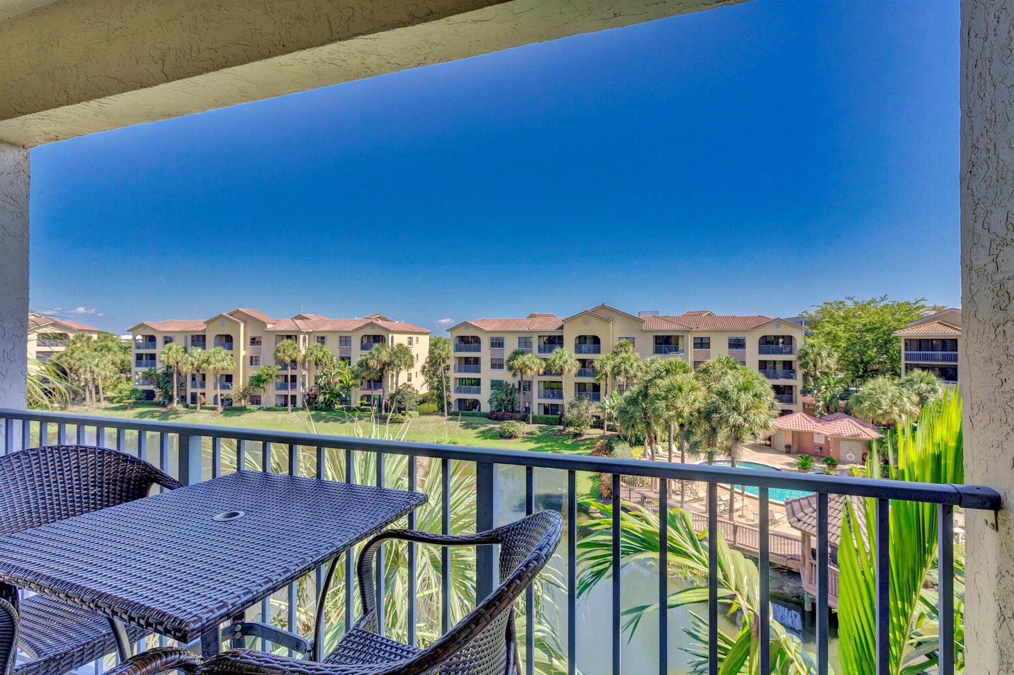 500 Uno Lago Drive 402