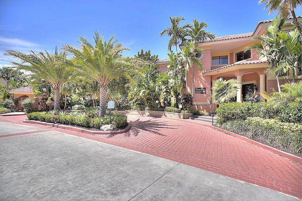 300 Uno Lago Drive 303