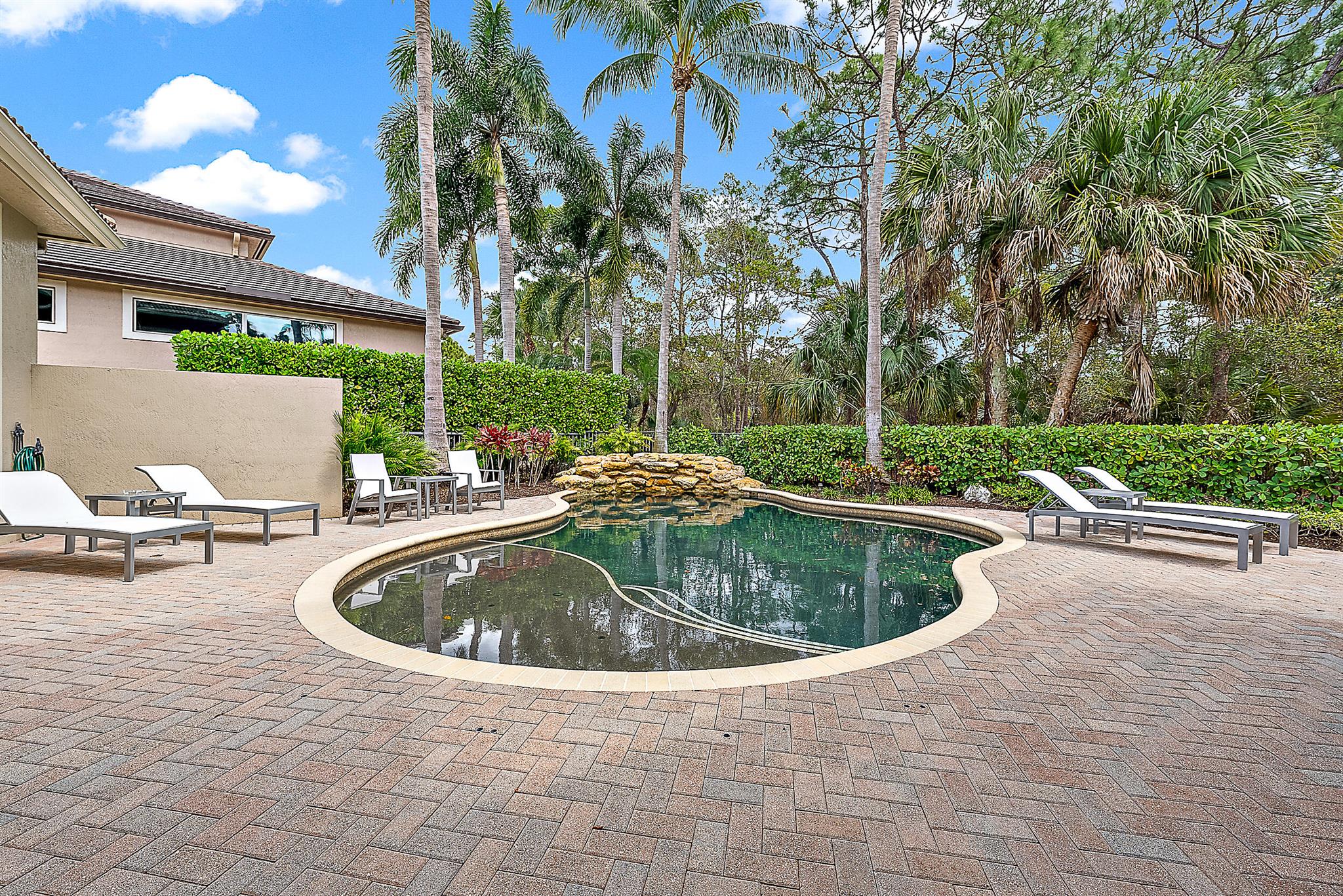 714 Cote Azur Drive