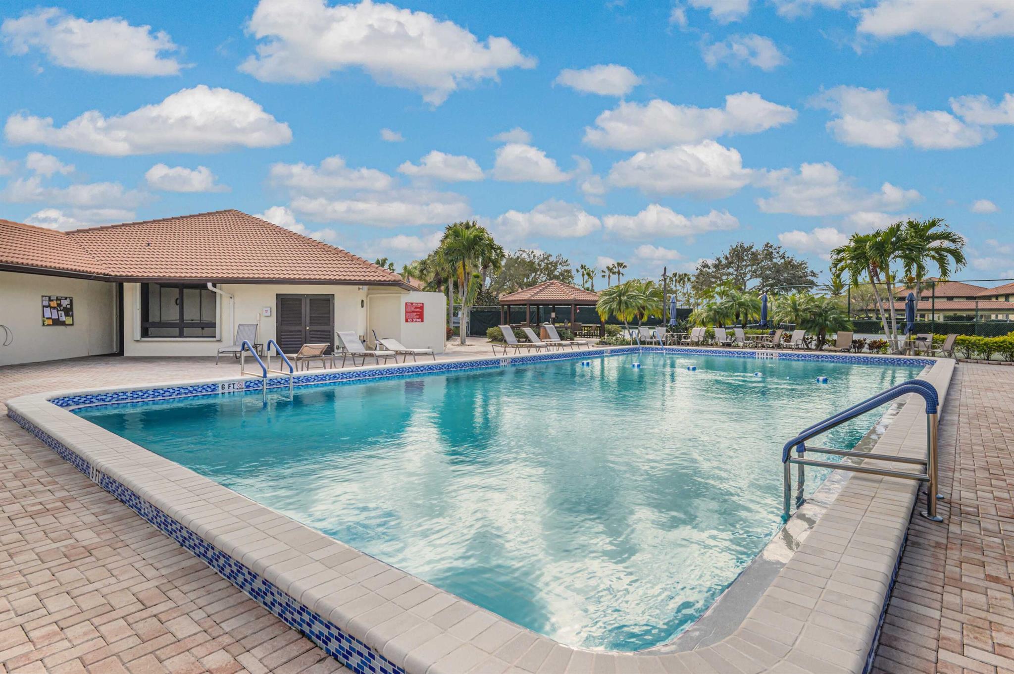 300 SW South River Drive 201