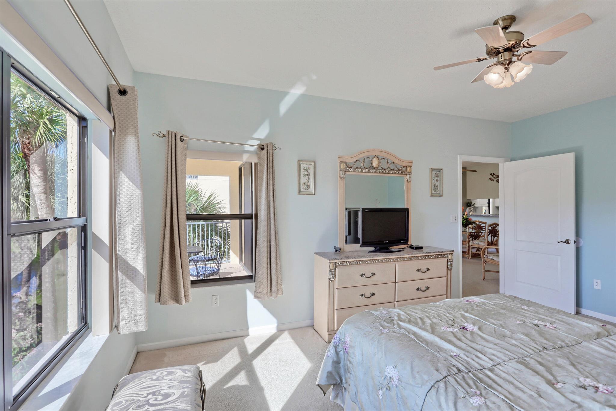 800 Uno Lago Drive 305