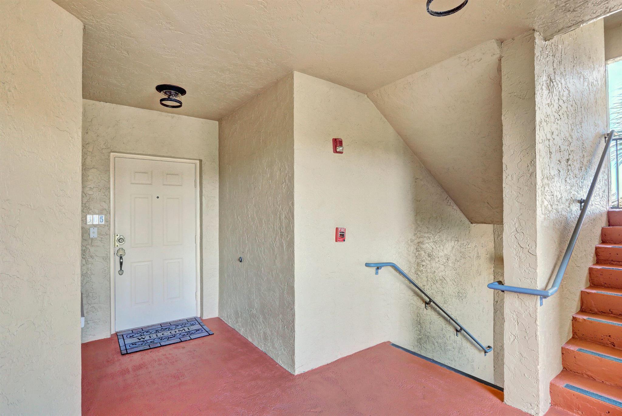 800 Uno Lago Drive 305