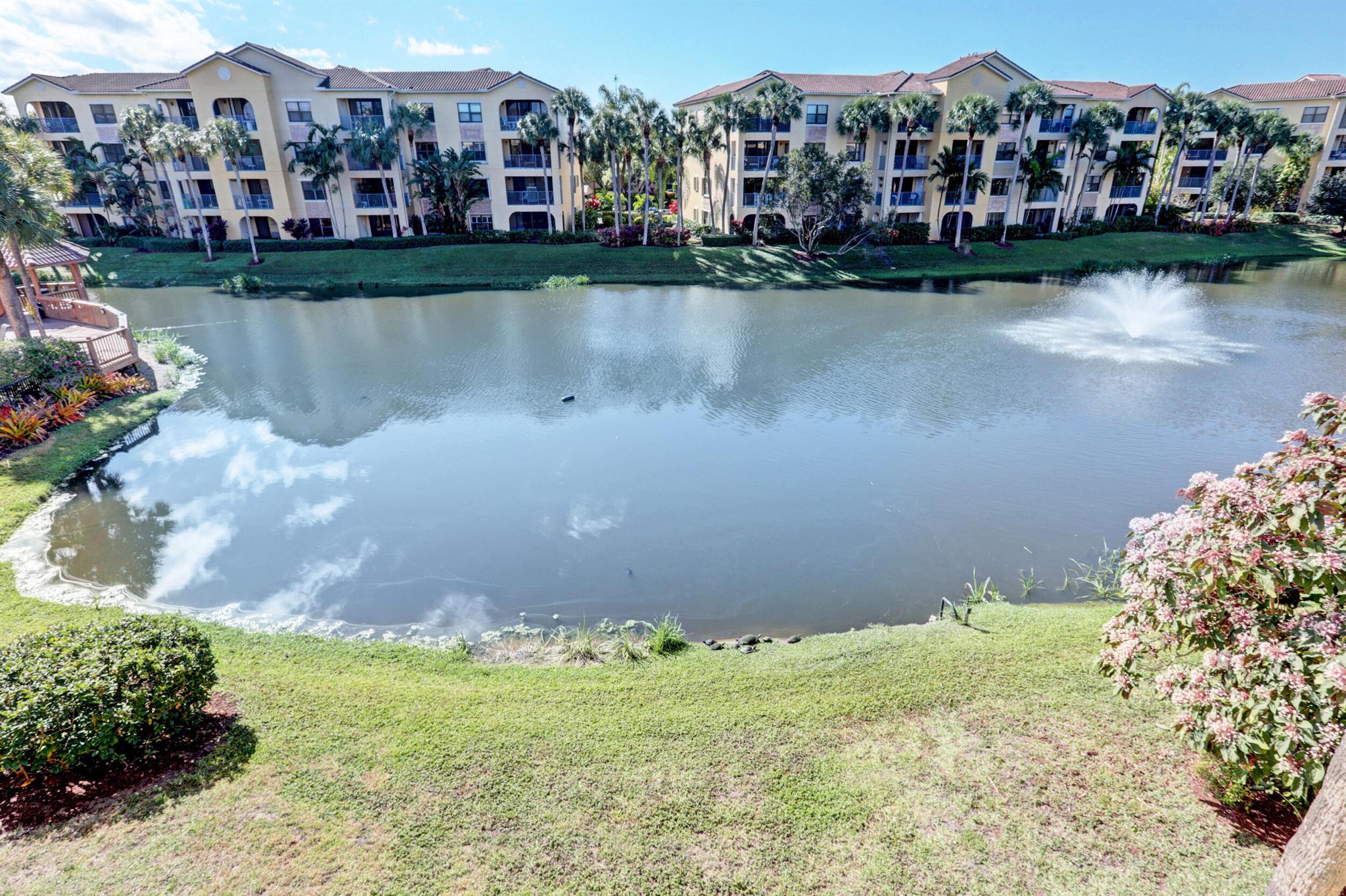 800 Uno Lago Drive 305