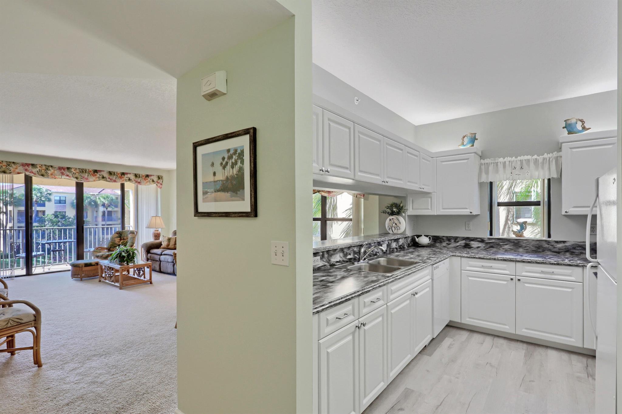 800 Uno Lago Drive 305
