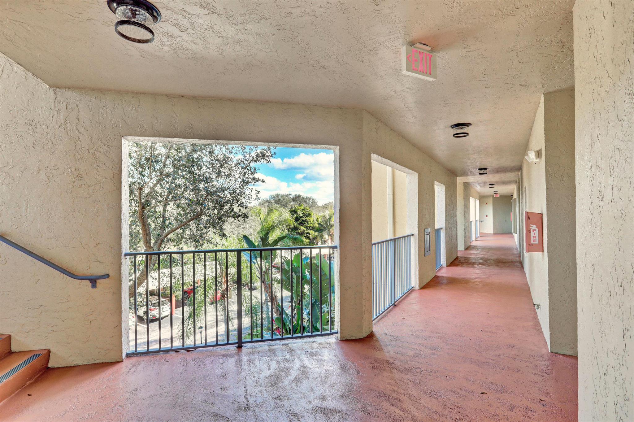800 Uno Lago Drive 305