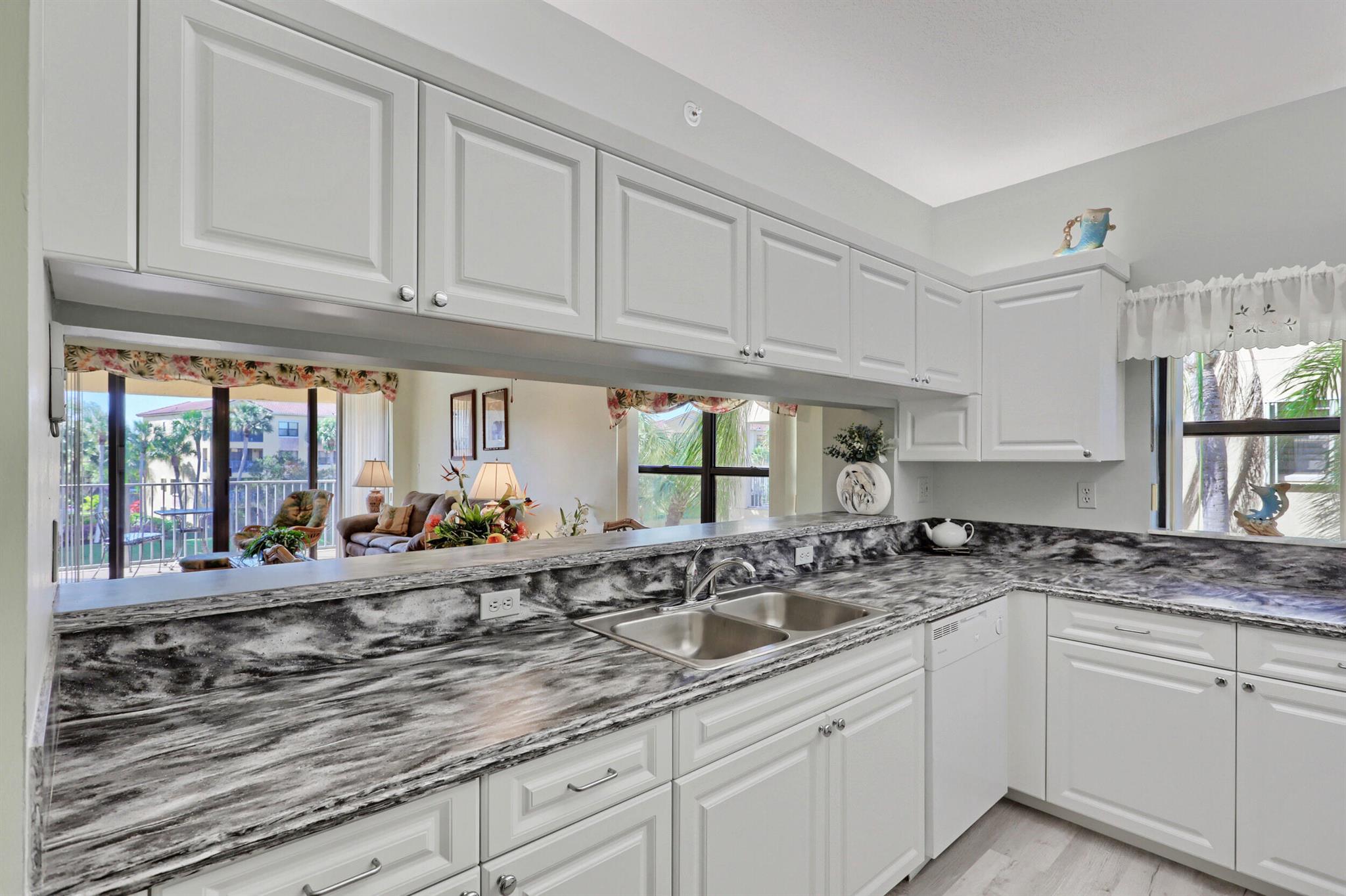 800 Uno Lago Drive 305