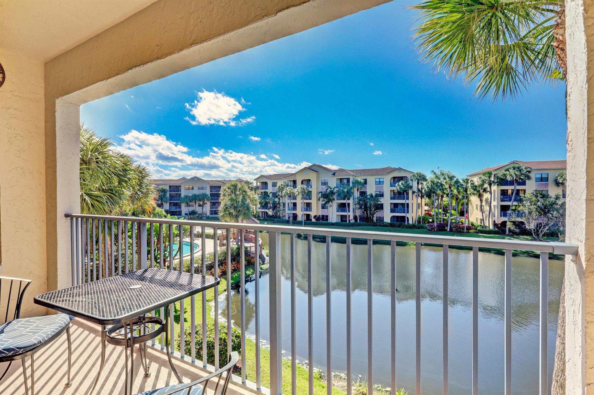 800 Uno Lago Drive 305