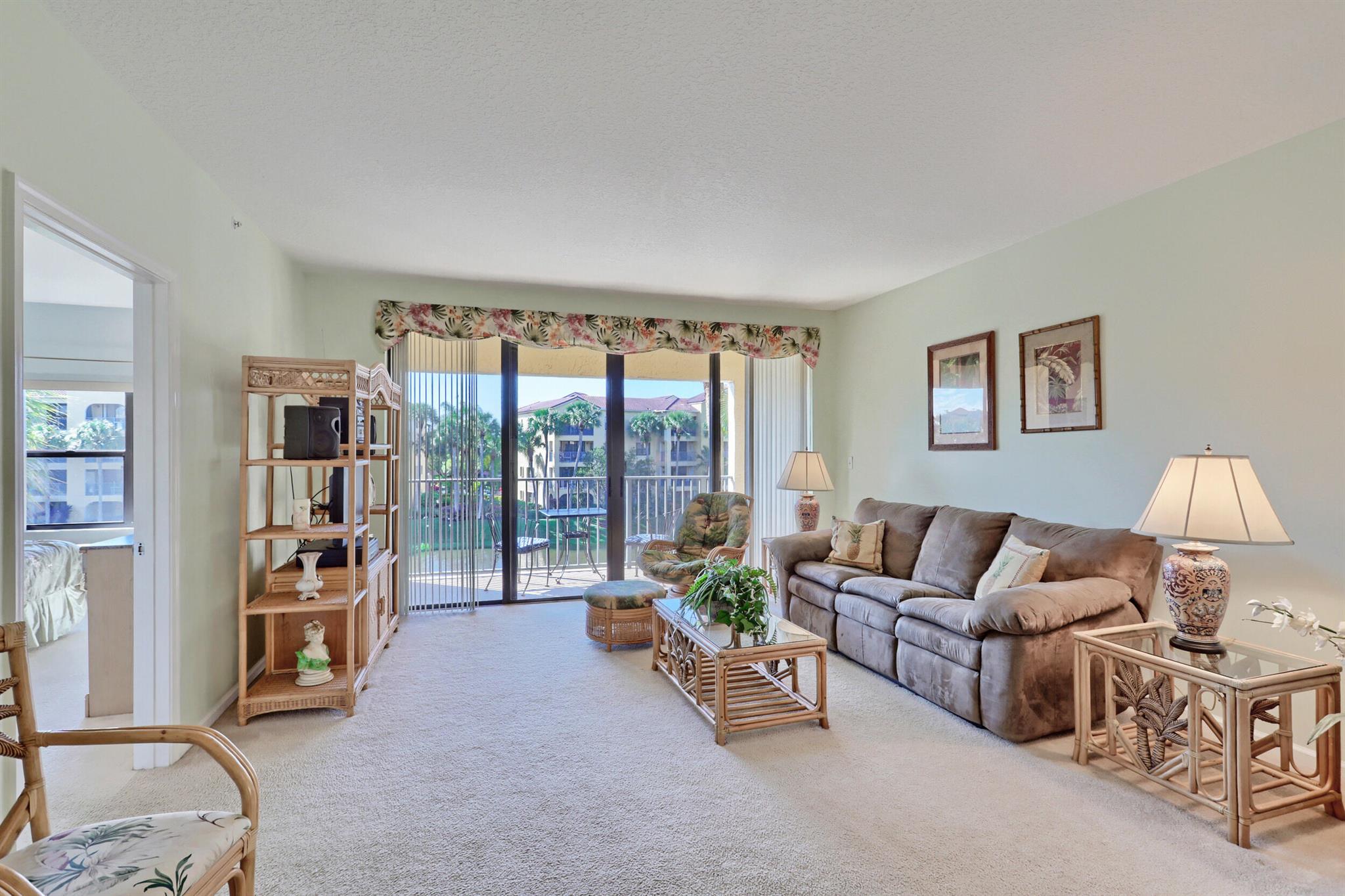 800 Uno Lago Drive 305