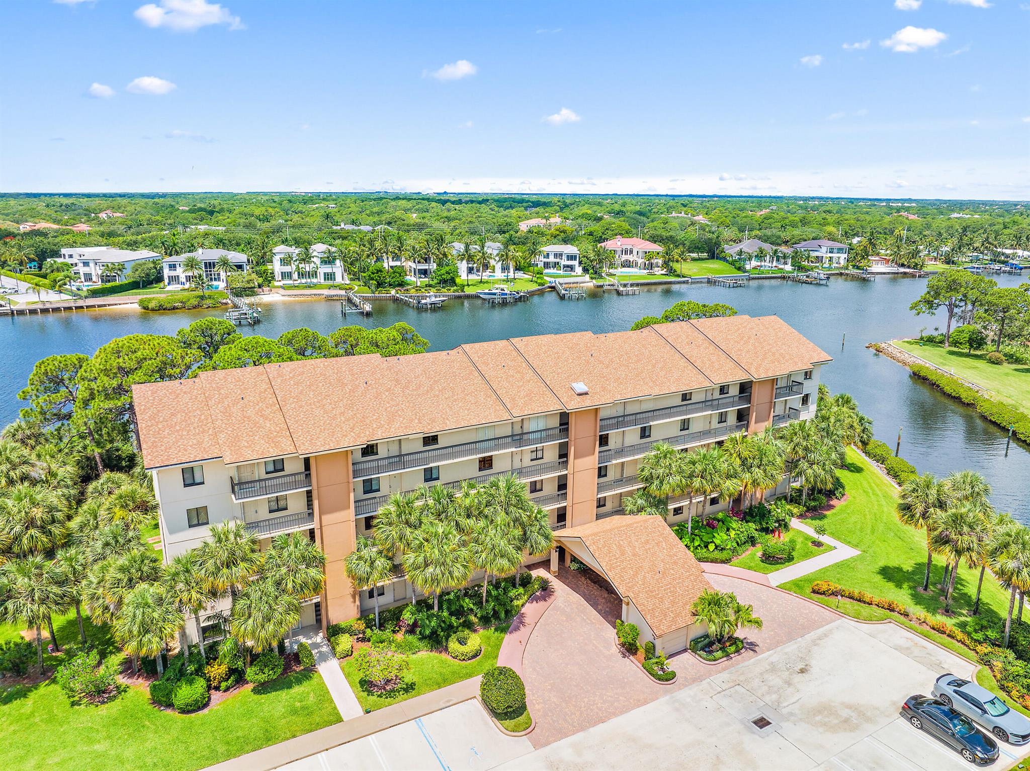 1001 Seafarer Circle 502