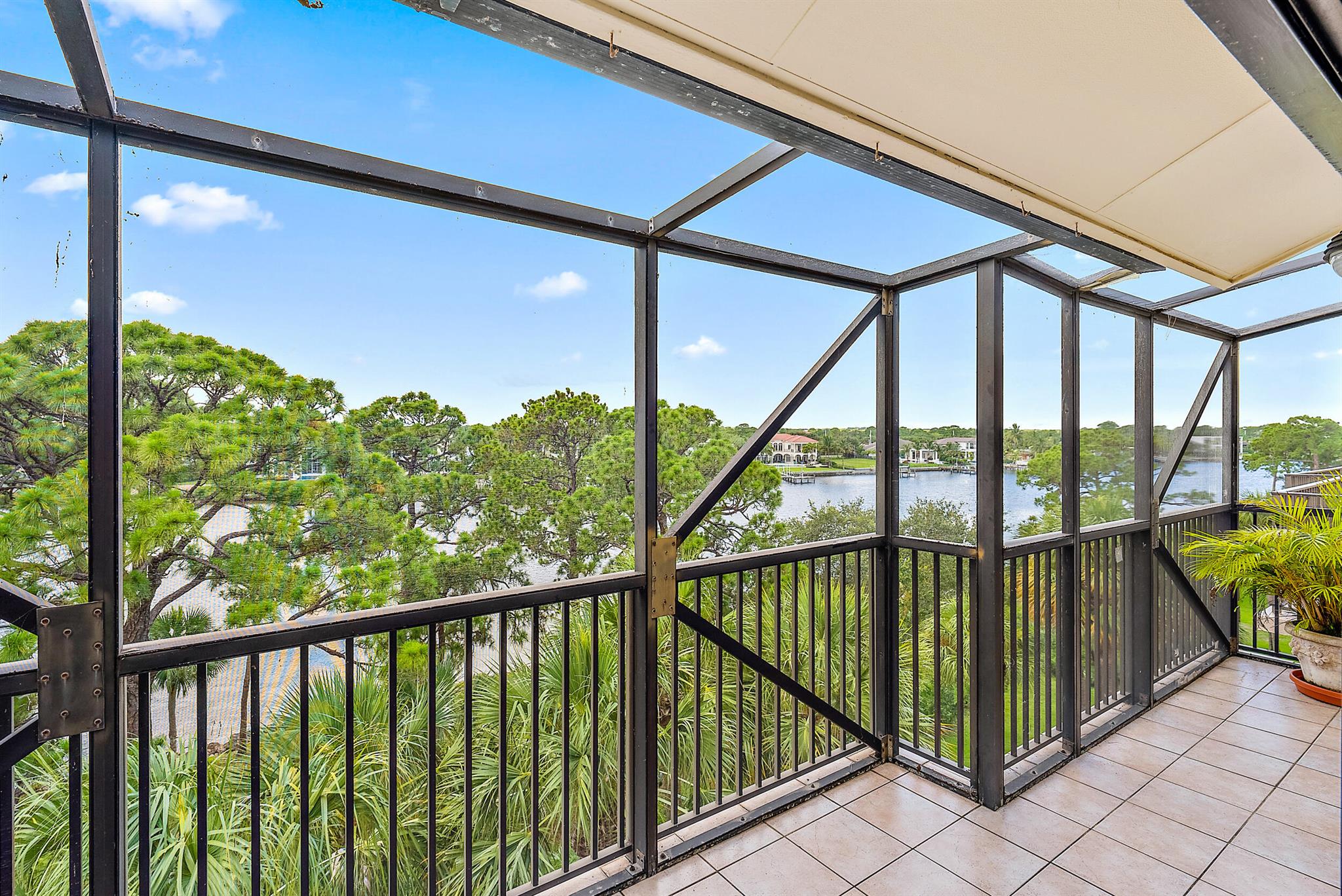 1001 Seafarer Circle 502