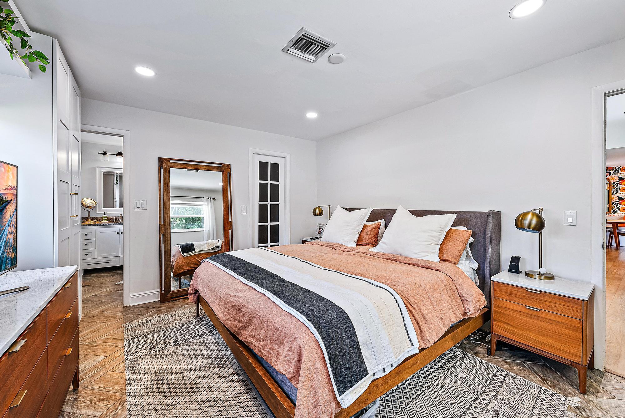 226 W Norfolk Road