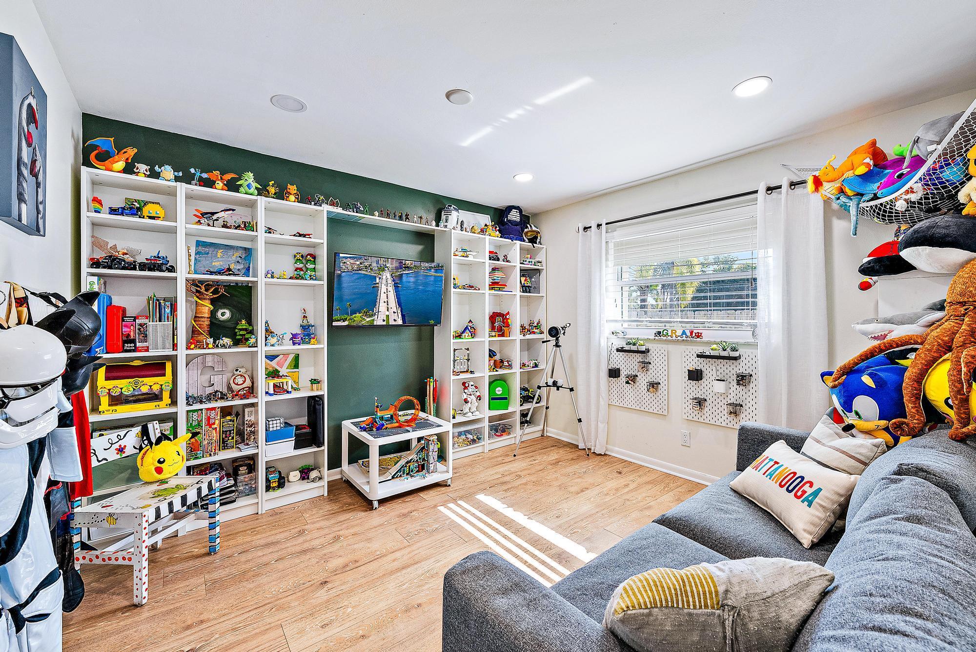 226 W Norfolk Road