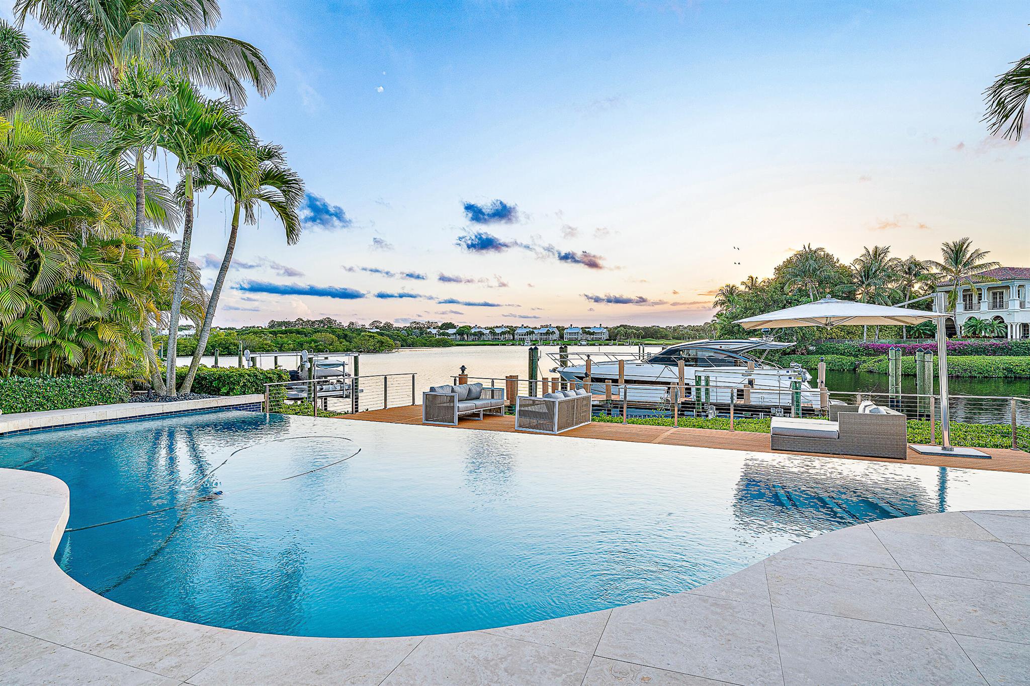 121 Commodore Drive
