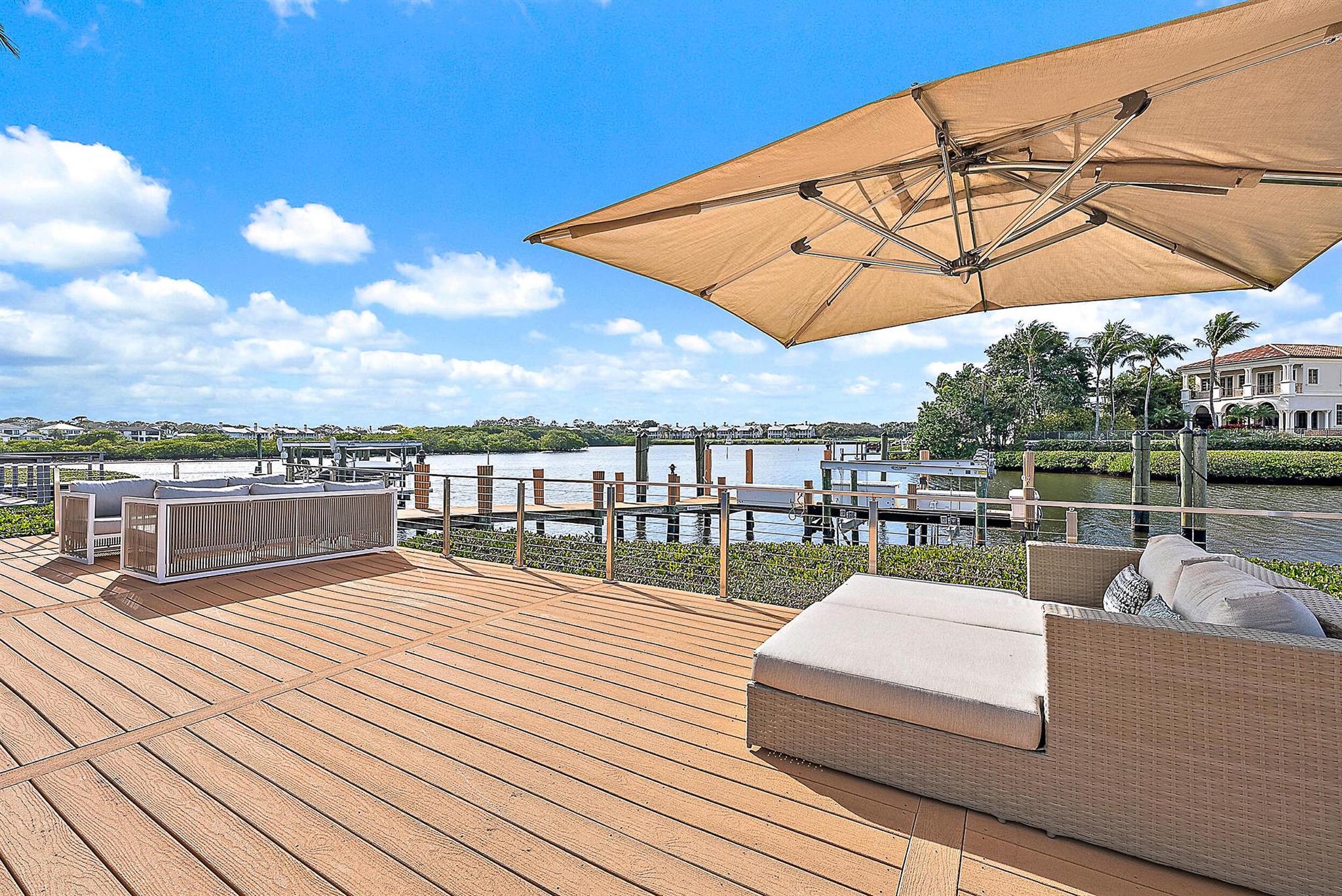 121 Commodore Drive
