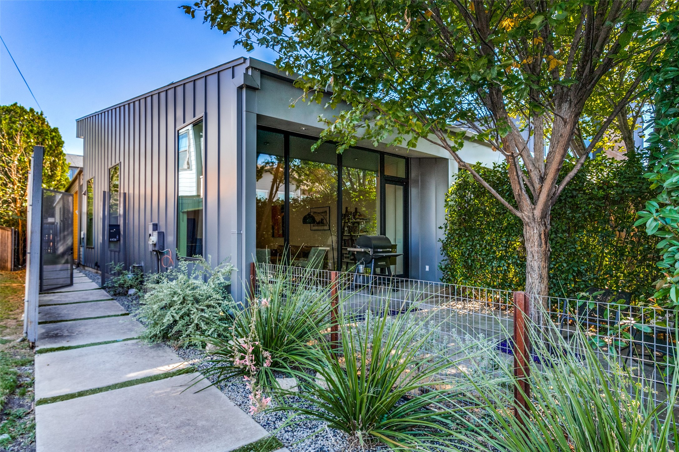 4406 Deere Street