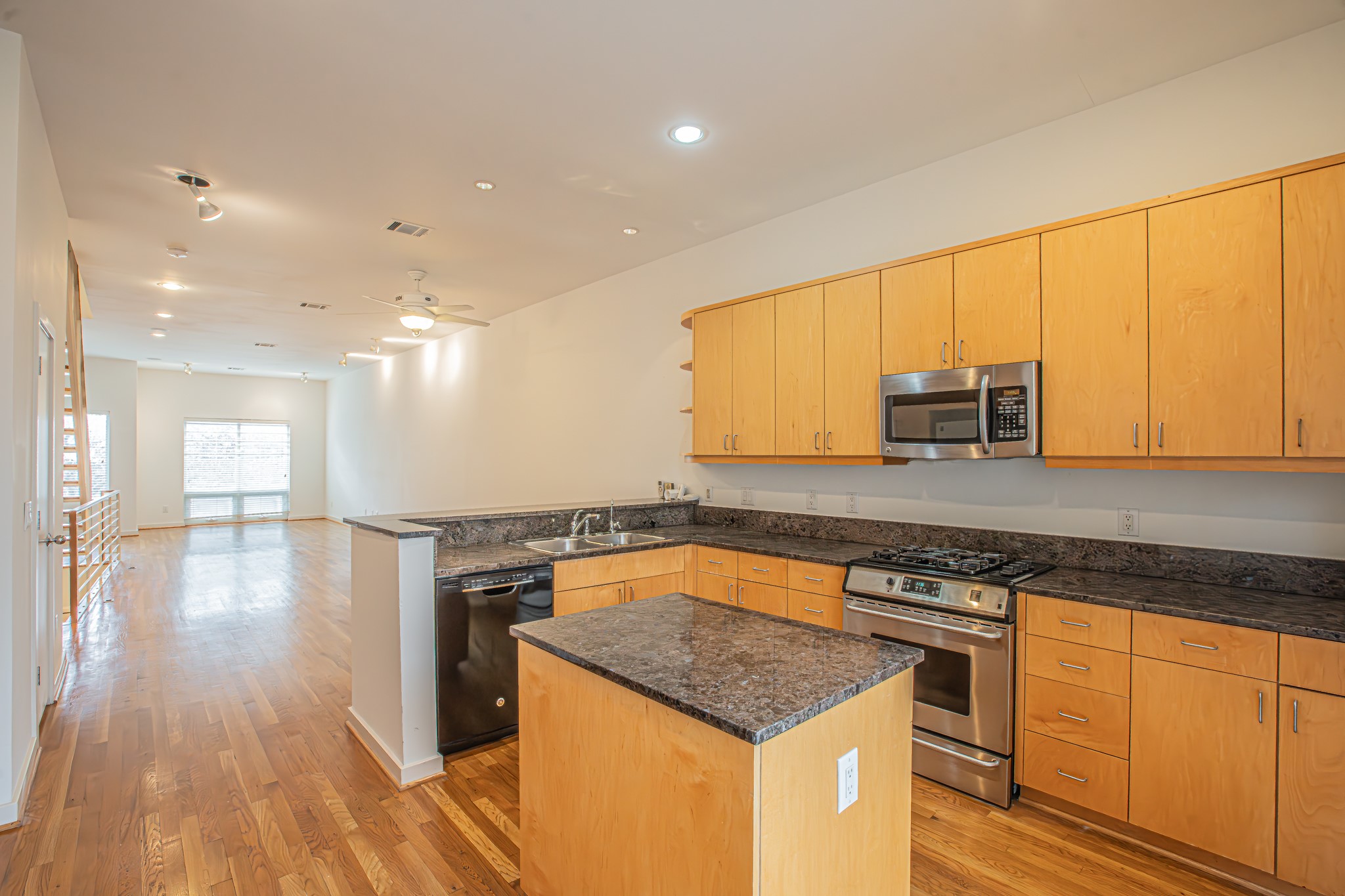 4100 Travis Street 18