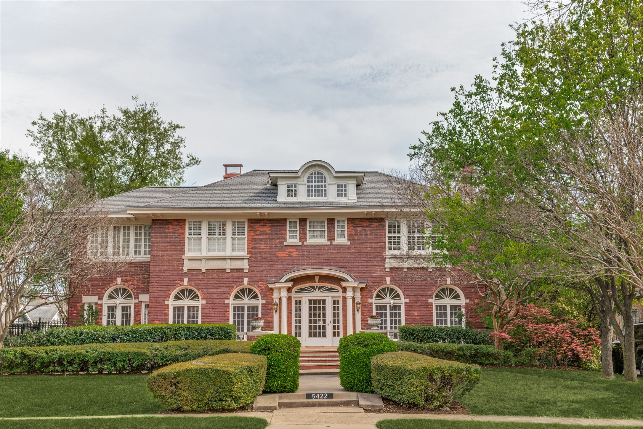 5422 Gaston Avenue
