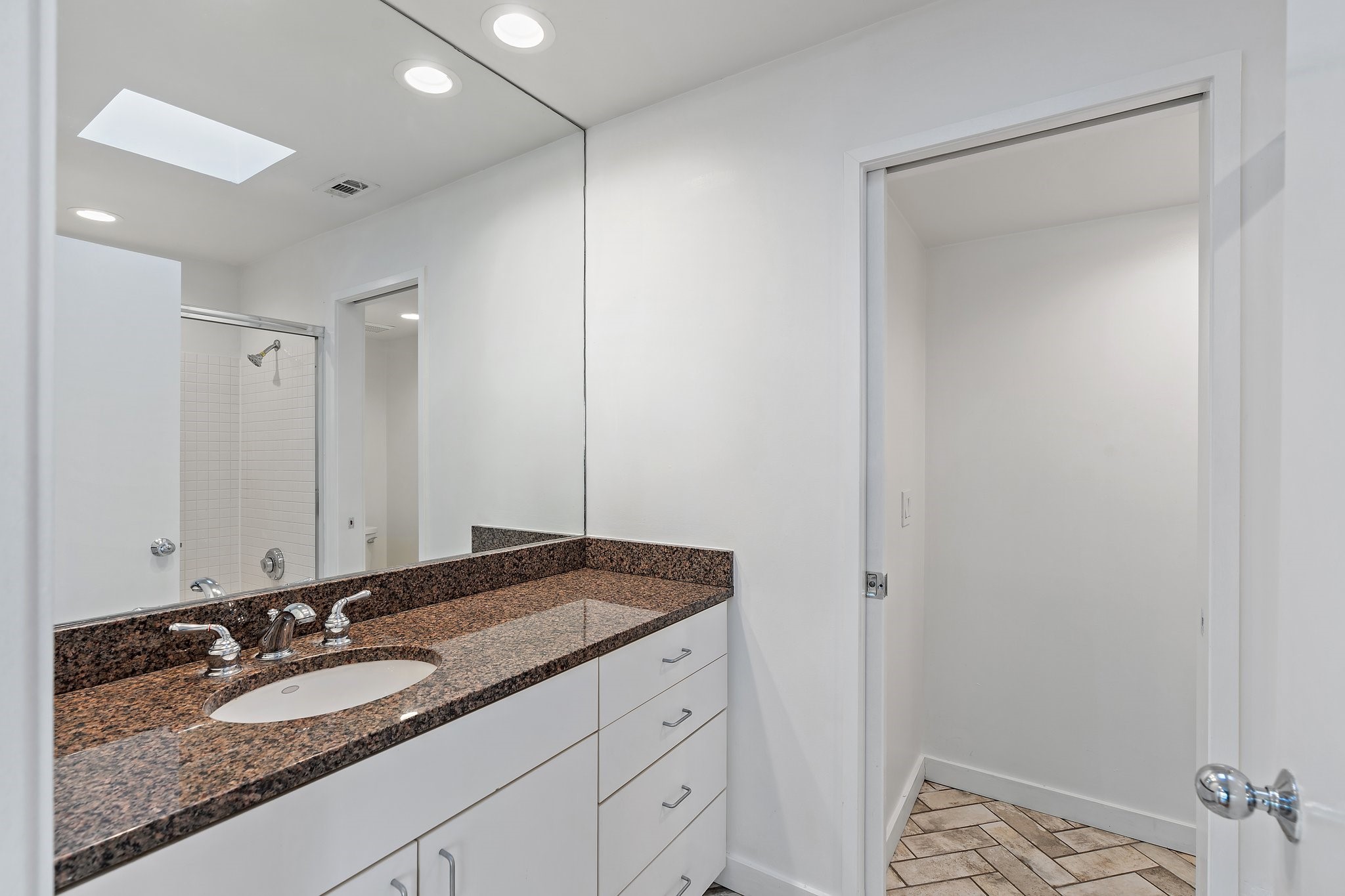 4122 Travis Street 7