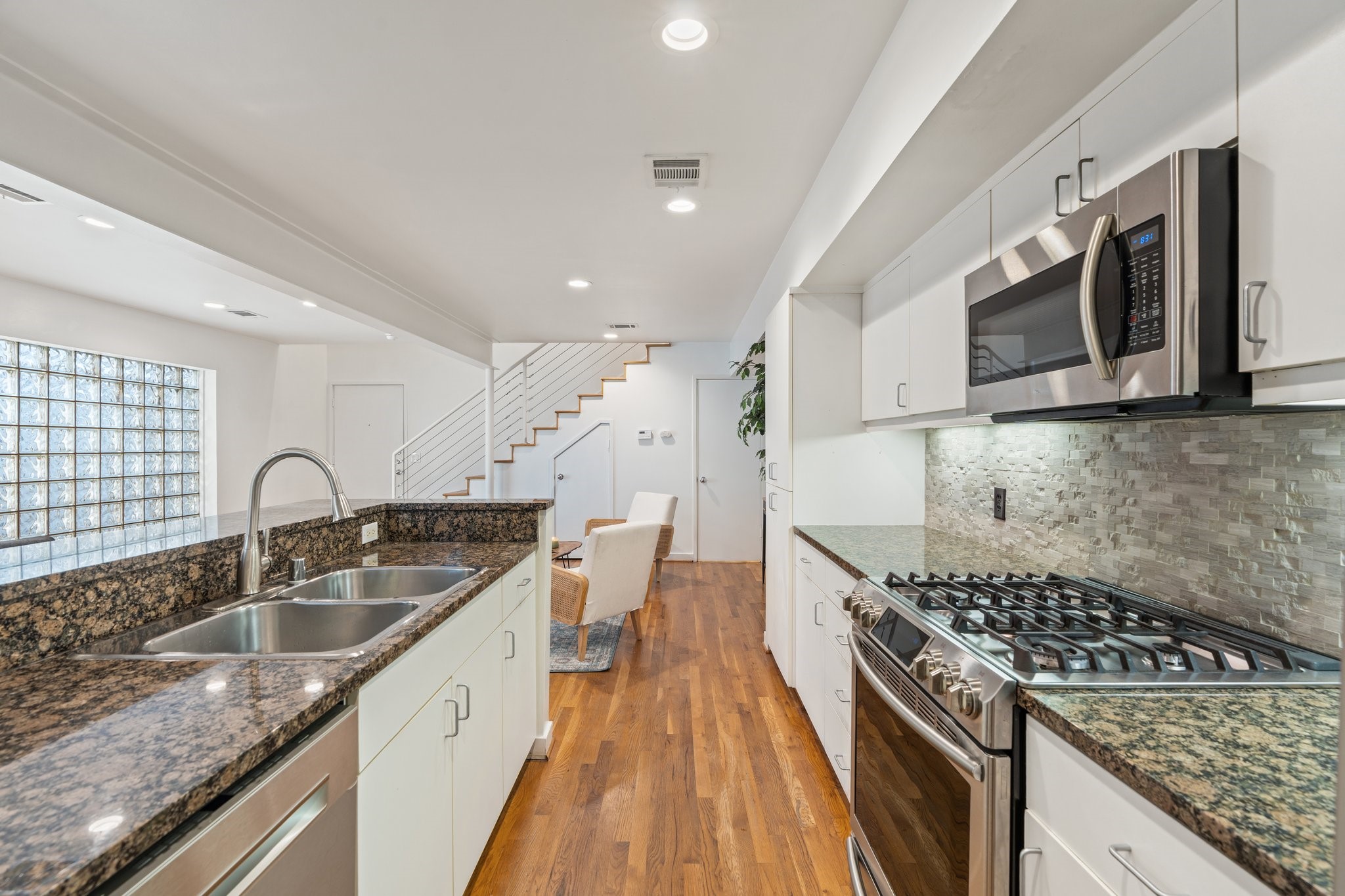 4122 Travis Street 7