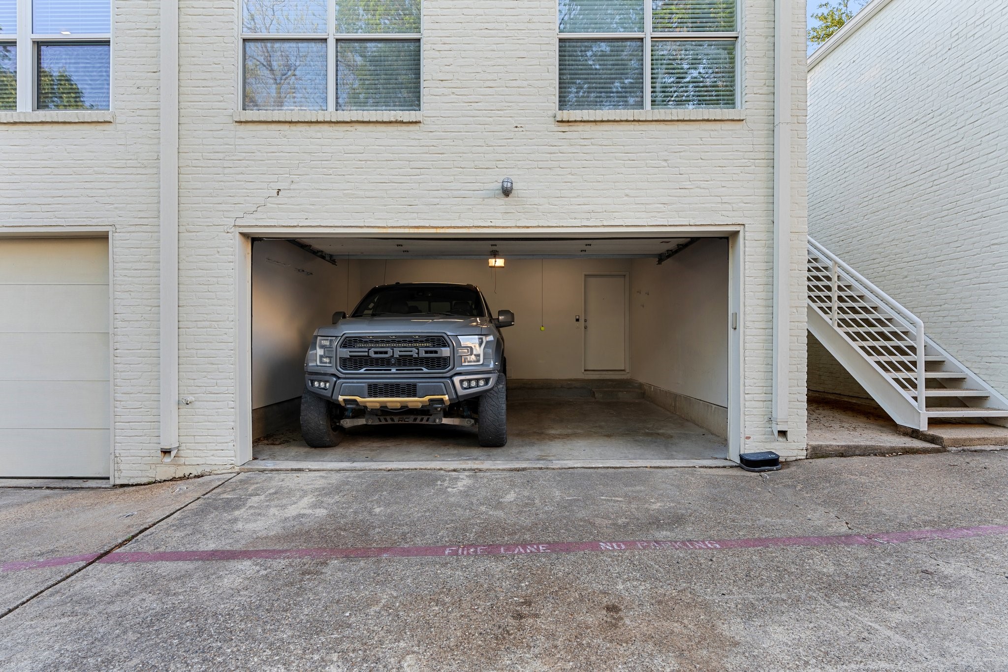 4122 Travis Street 7