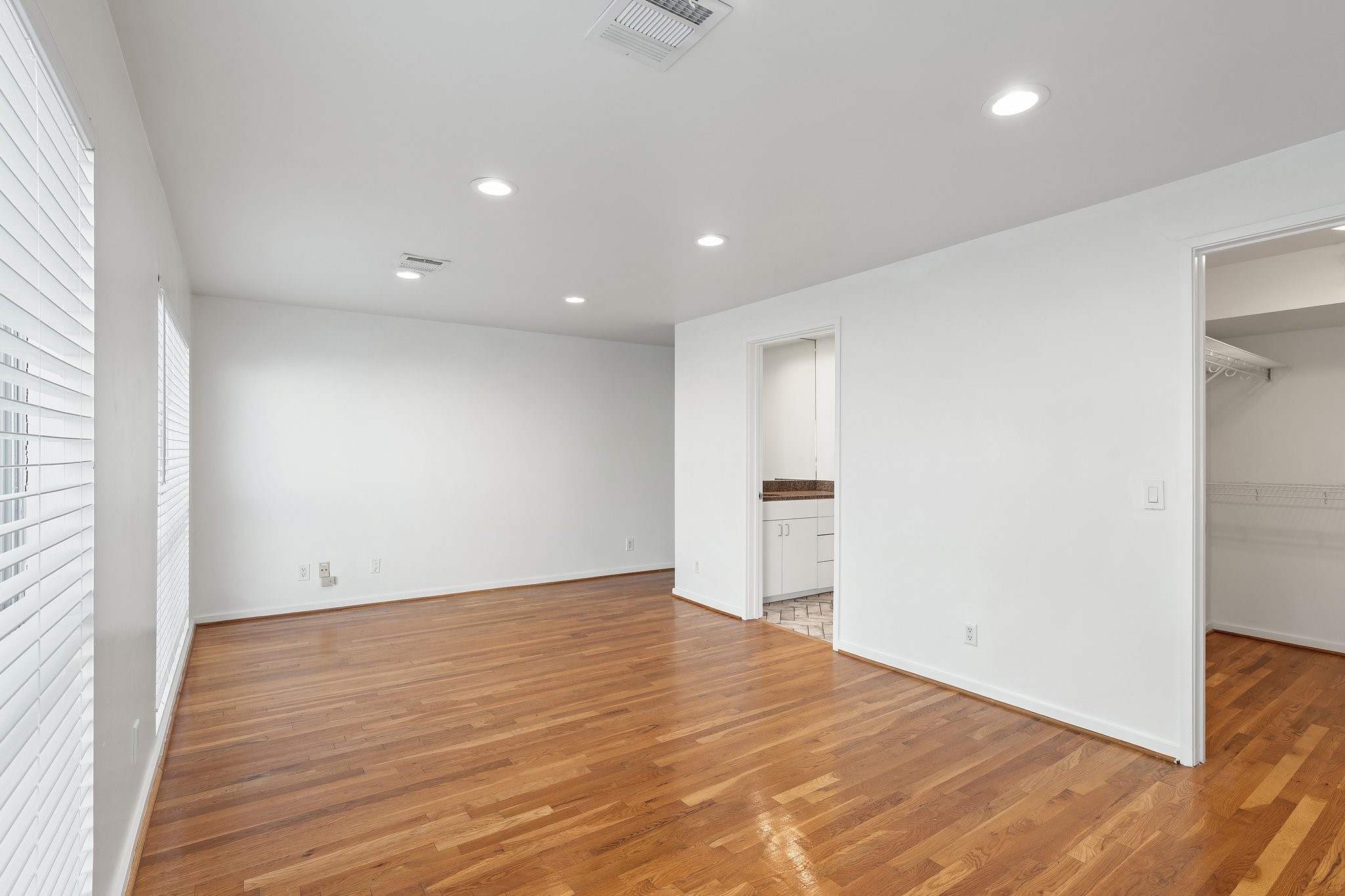 4122 Travis Street 7