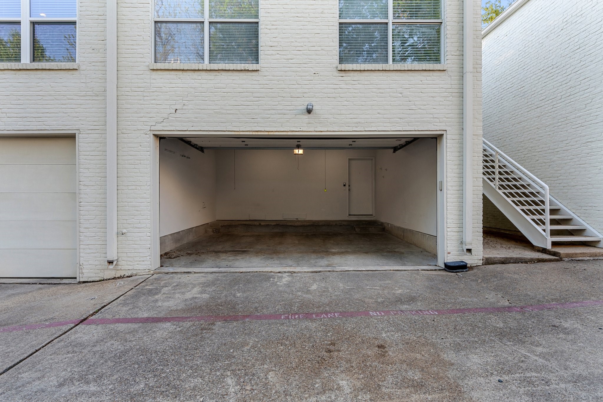 4122 Travis Street 7