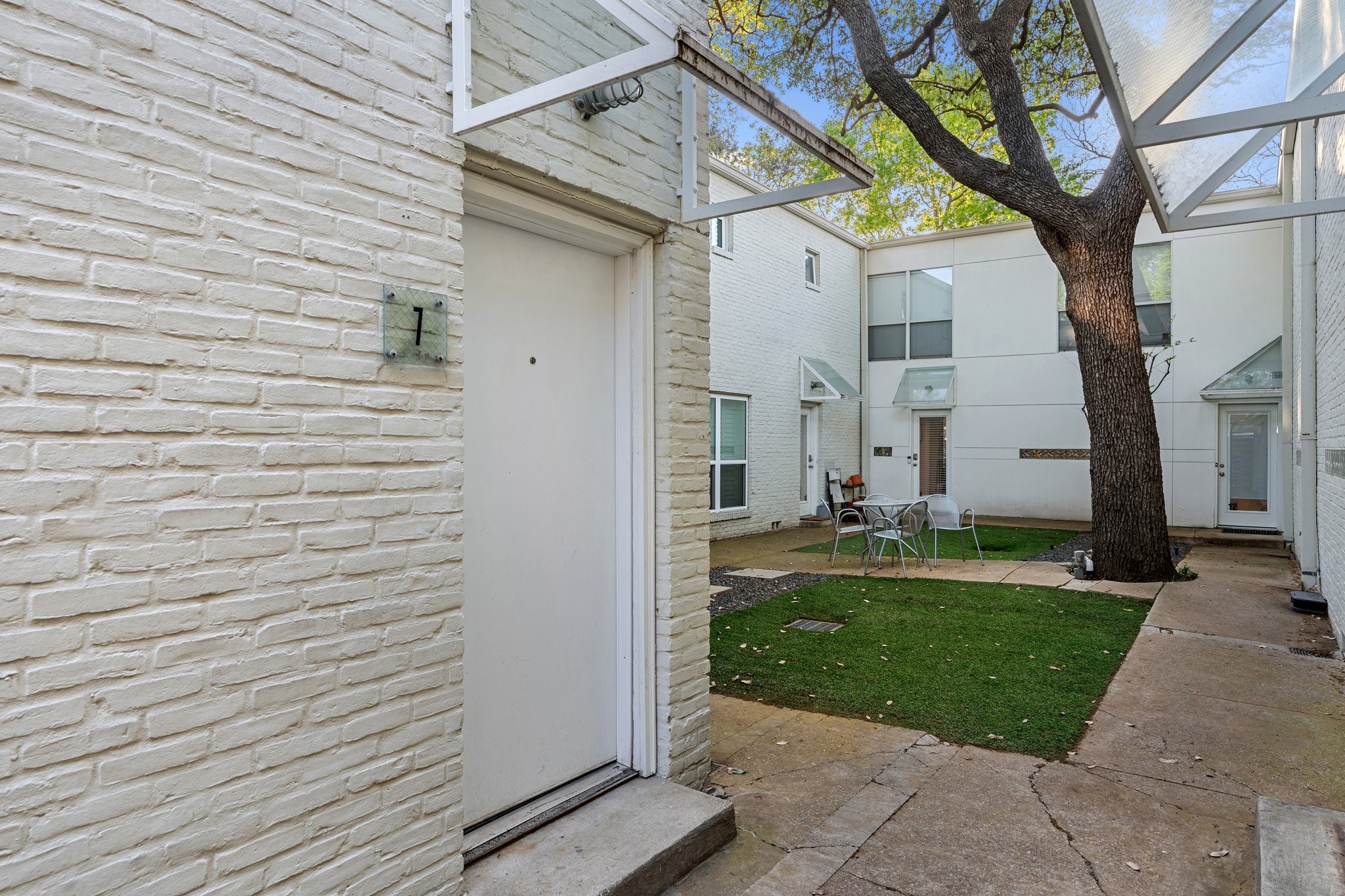 4122 Travis Street 7