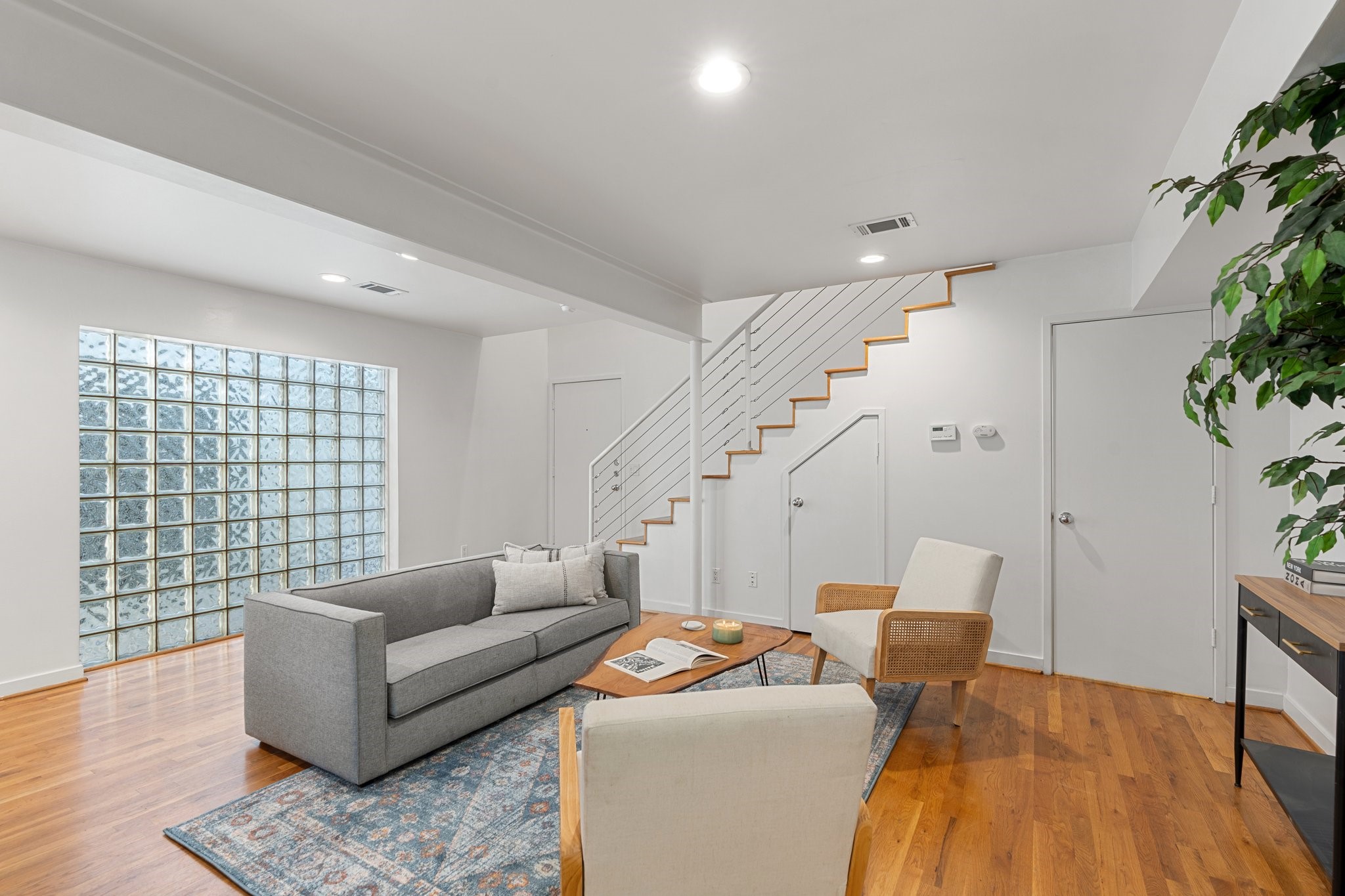 4122 Travis Street 7