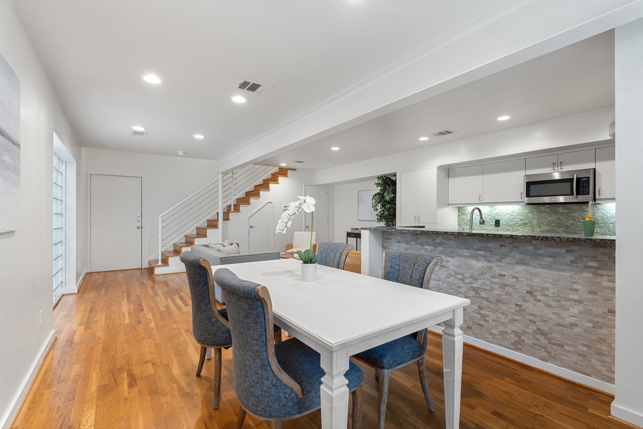 4122 Travis Street 7