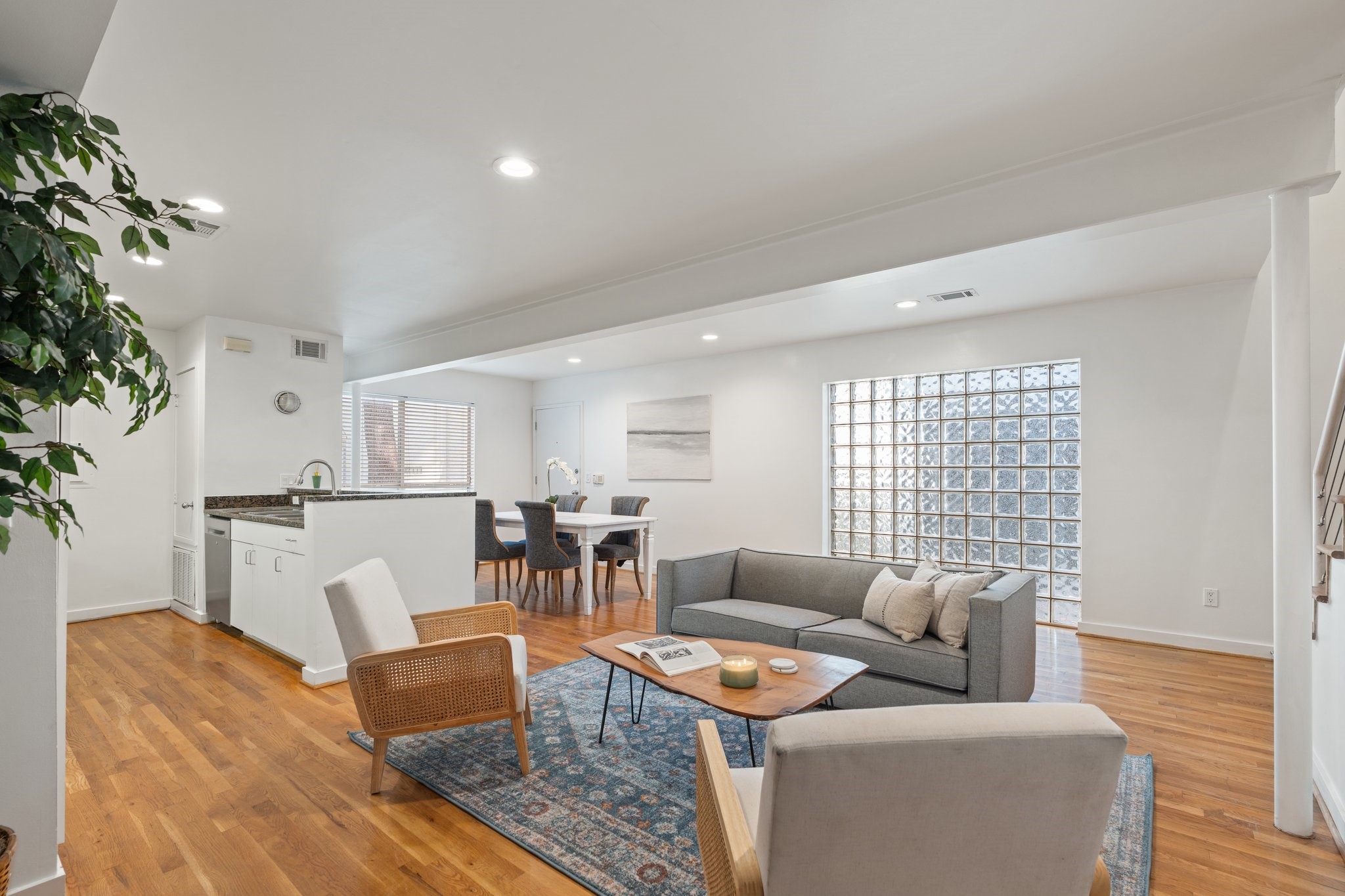 4122 Travis Street 7