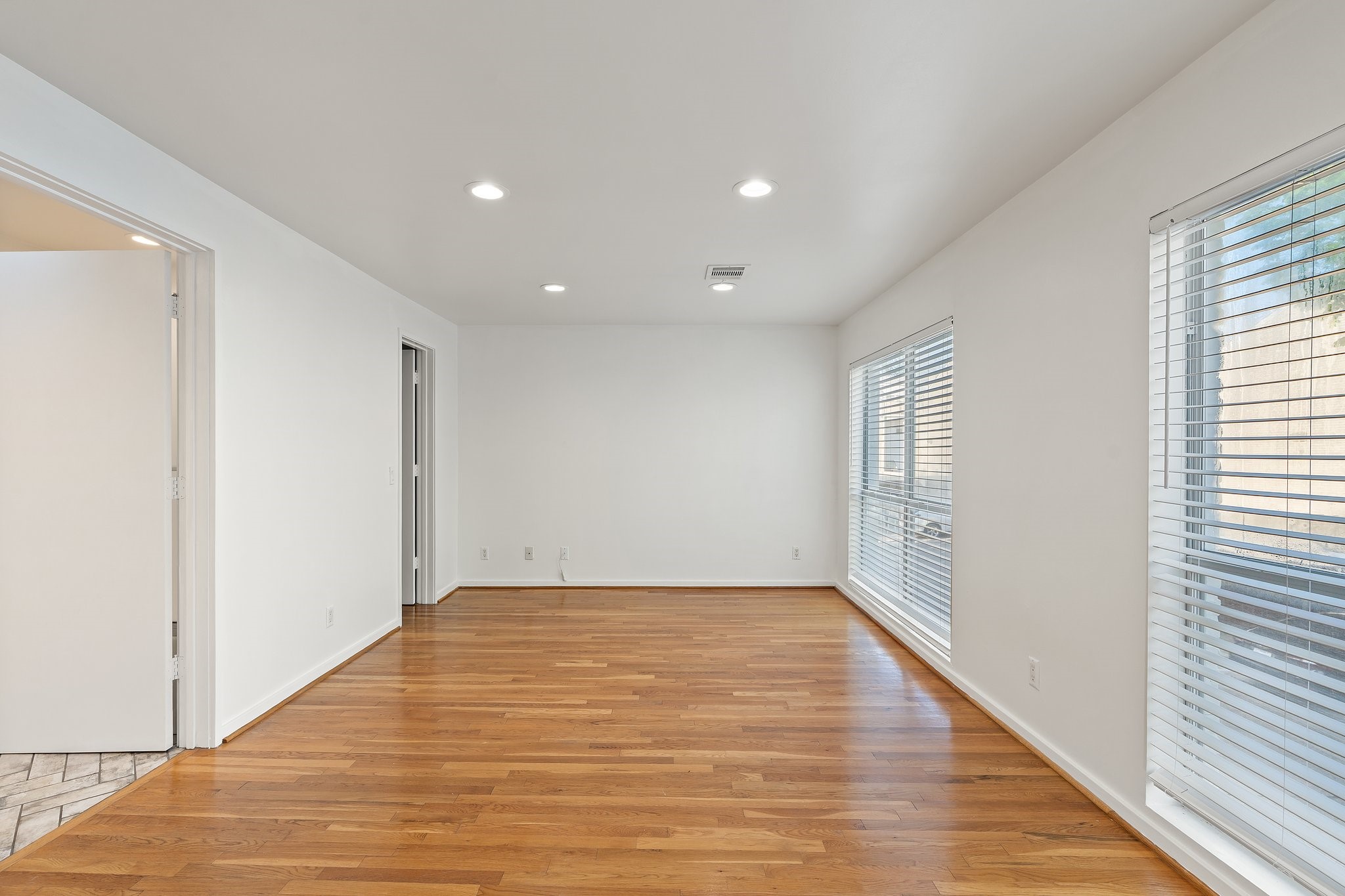 4122 Travis Street 7